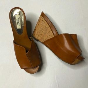Vera Wang SimplyVera Cork Brown Leather Wedges